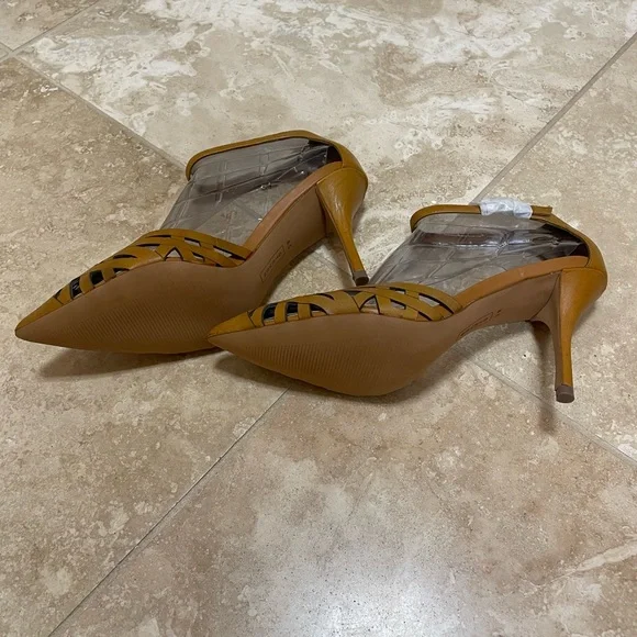 NEW Steve Madden Cognac/Tan Ankle Strap Pumps Heels. Size 8 1/2 M. - Picture 5 of 8